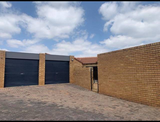 2 BEDROOM TOWNHOUSE FOR SALE IN HALFWAY GARDENS